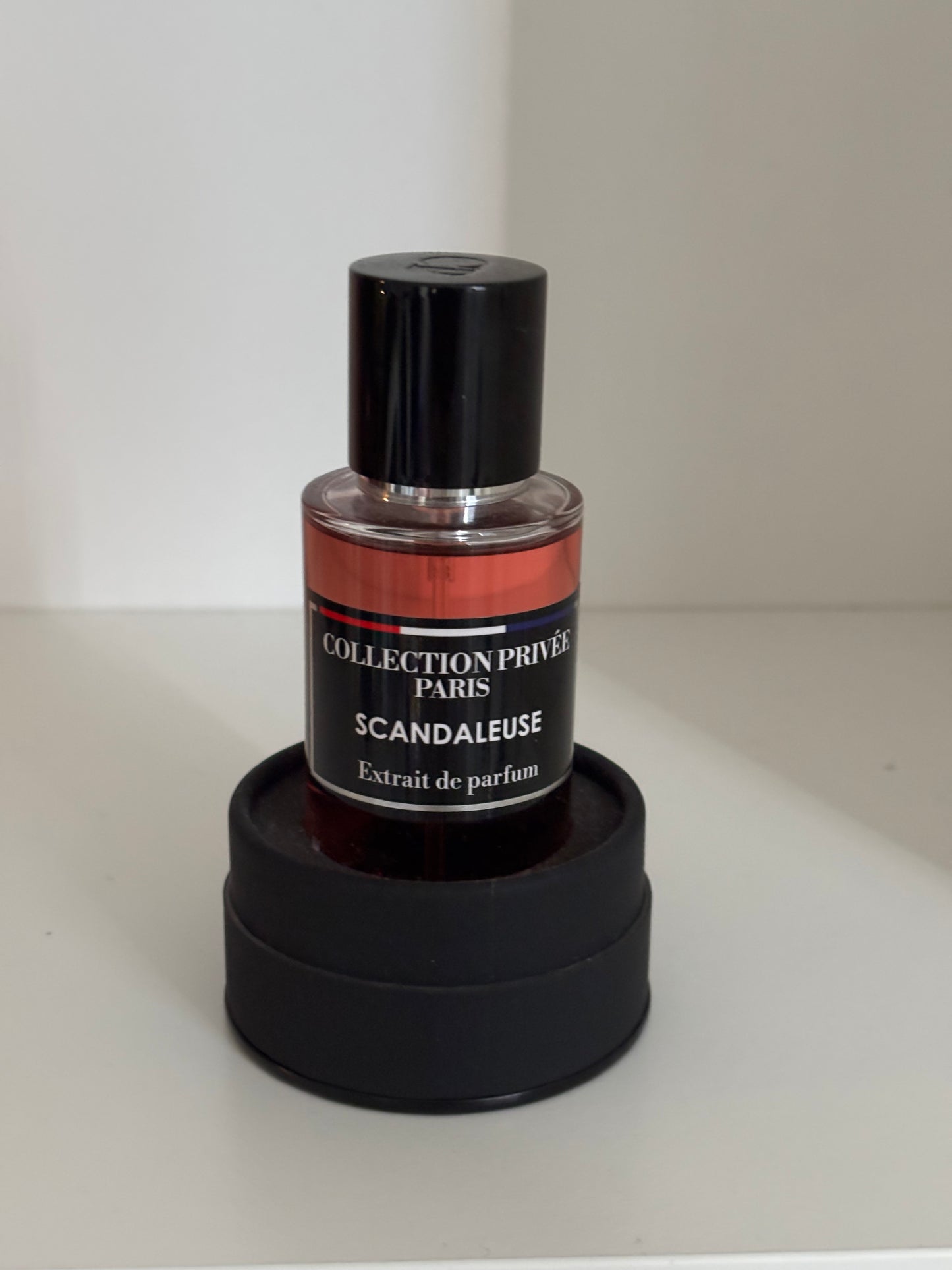 SCANDALEUSE